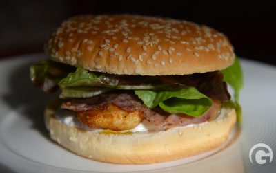 Hamburger aux filets de poulet panés