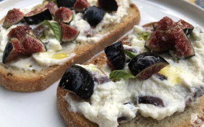 Tartines au mascarpone, magret fumé et figues