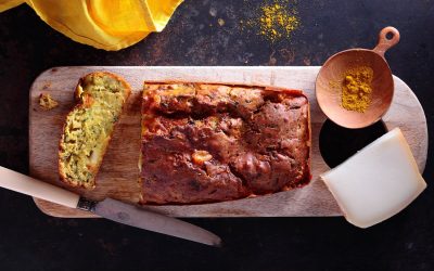 Cake moelleux à la courgette, curry et tomme de chèvre