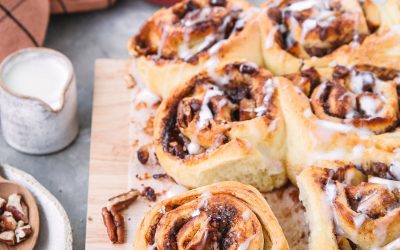 Cinnamon Rolls aux pommes Pink Lady et noix de pécan