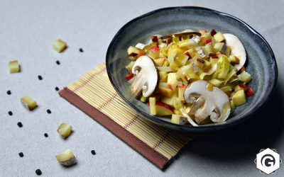 Salade d’endives, champignons, pommes et picodon