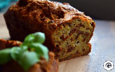 Cake aux tomates séchées, mozzarella et basilic