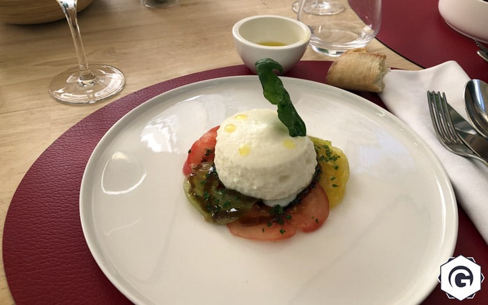 Salade de tomates, espuma de mozzarella