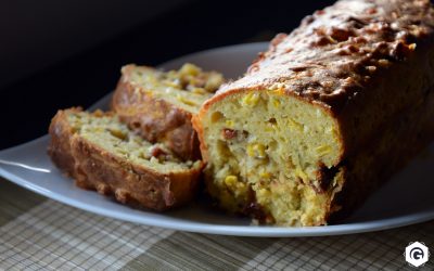 Cake au maïs, lardons et tomates séchées