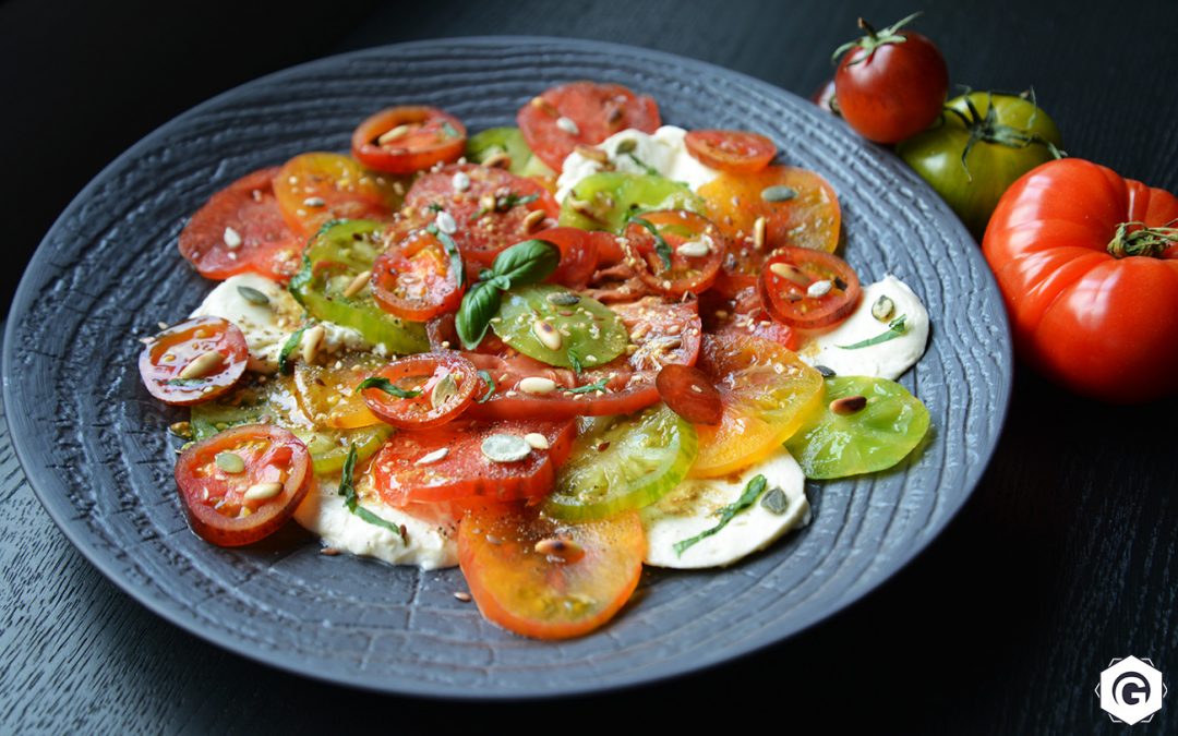 Salade de tomates anciennes et mozzarella
