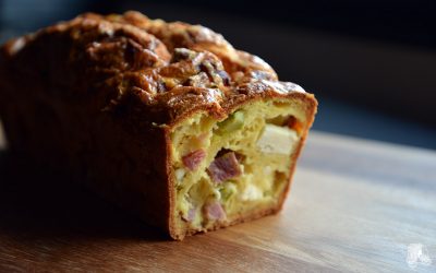 Cake aux asperges vertes, feta et jambon