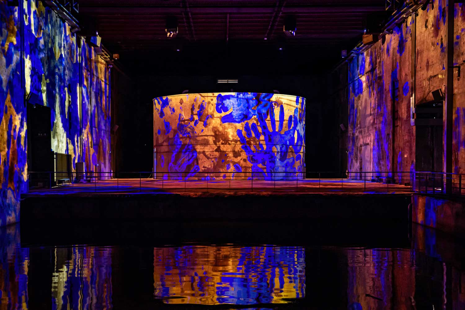 Yves KLEIN Les Bassins de Lumières Yves KLEIN Les Bassins de Lumières