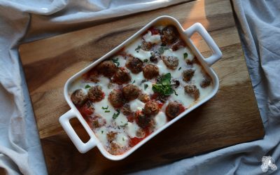 Gratin de boulettes de viande, sauce tomate et mozzarella