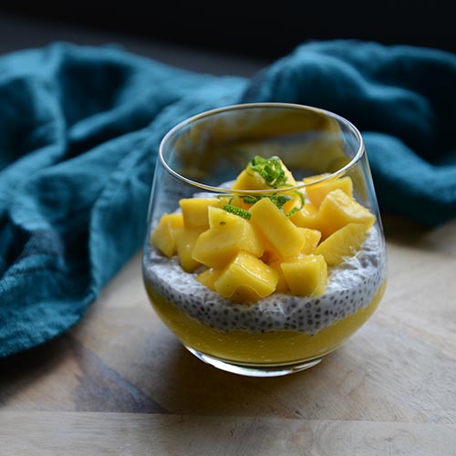 Chia pudding au lait de coco et mangue