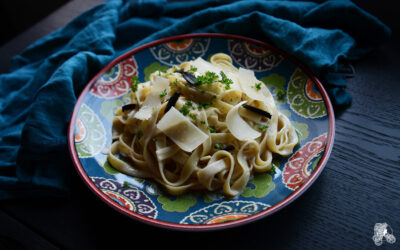 Tagliatelles à la crème de parmesan et ail noir